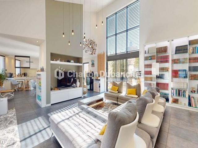Propriété 6 pièces 323 m²
