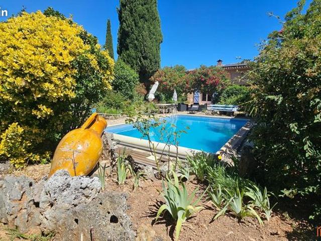 Propriété 6 pièces 338 m²