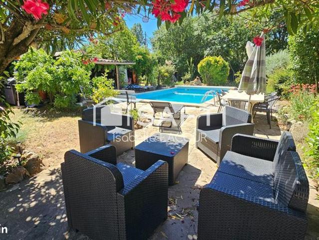 Propriété 6 pièces 338 m²