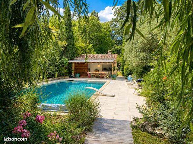 Propriété 6 pièces 339 m²