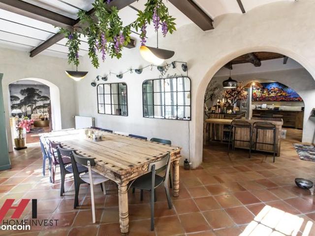 Propriété 6 pièces 330 m²