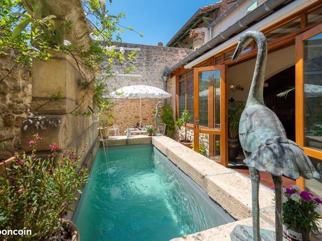 Propriété 6 pièces 360 m²