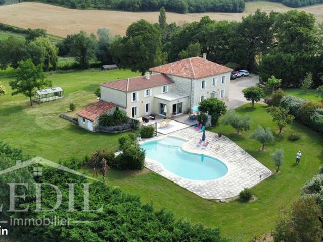 Propriété 6 pièces 400 m²