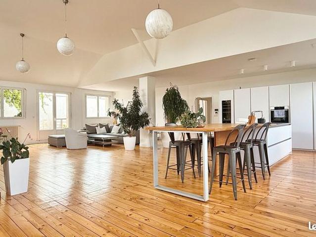 Propriété 6 pièces 403 m²
