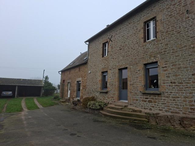 Propriété Corps de ferme SAINT DENIS DE GASTINES 53