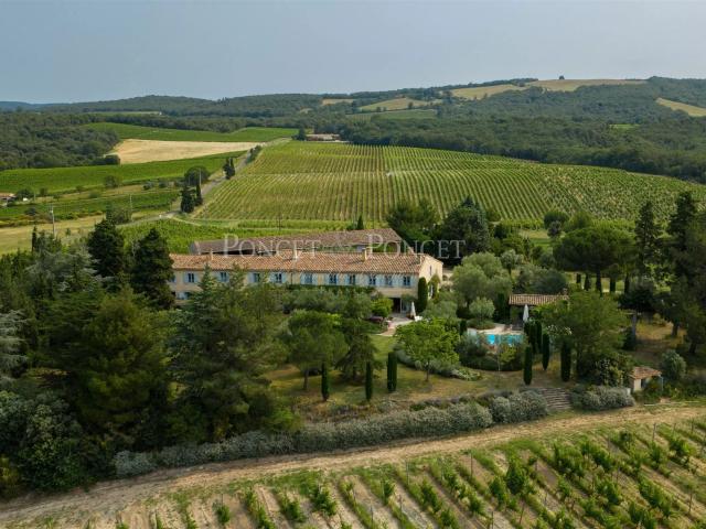 Propriété 73 ha clé en main très performante avec une réputa. 550m² Limoux