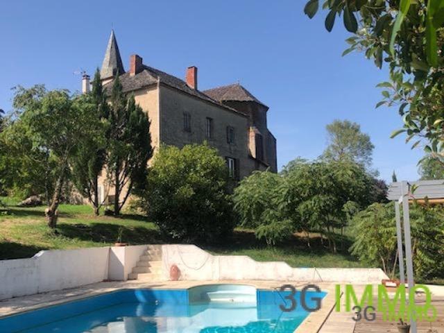 Propriété avec piscine et jardin