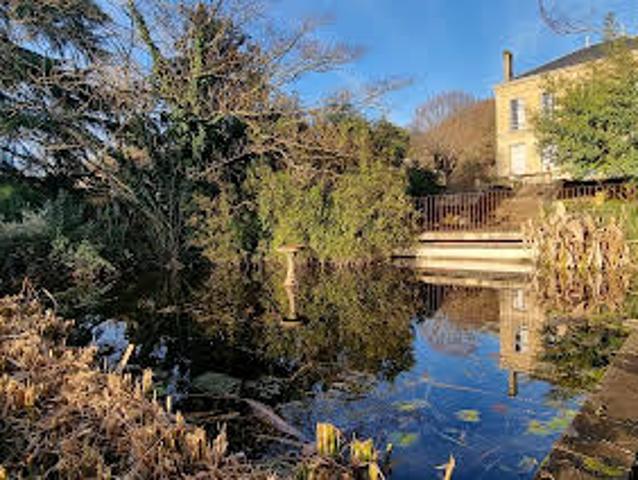 Propriété avec piscine et jardin