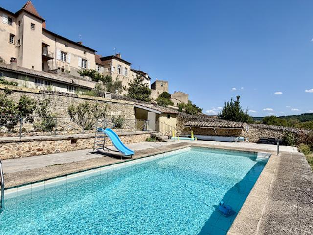 Propriété avec piscine et jardin