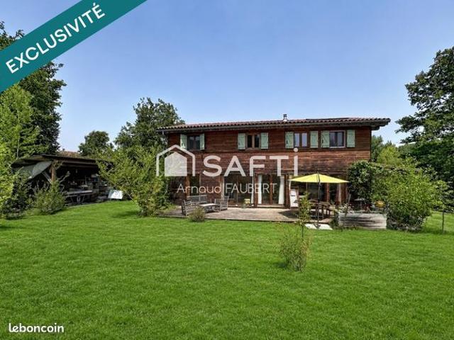 Propriété 8 pièces 139 m²