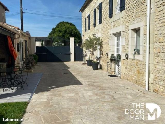 Propriété 8 pièces 141 m²