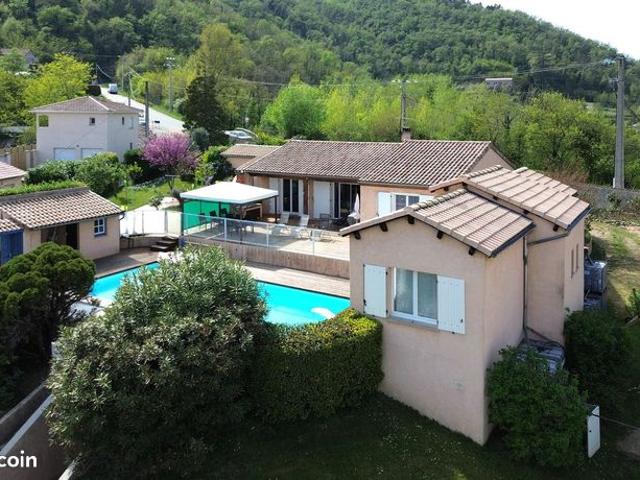 Propriété 8 pièces 143 m²