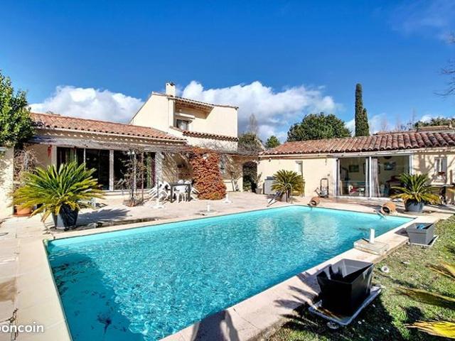 Propriété 8 pièces 154 m²