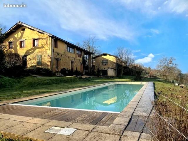 Propriété 8 pièces 156 m²