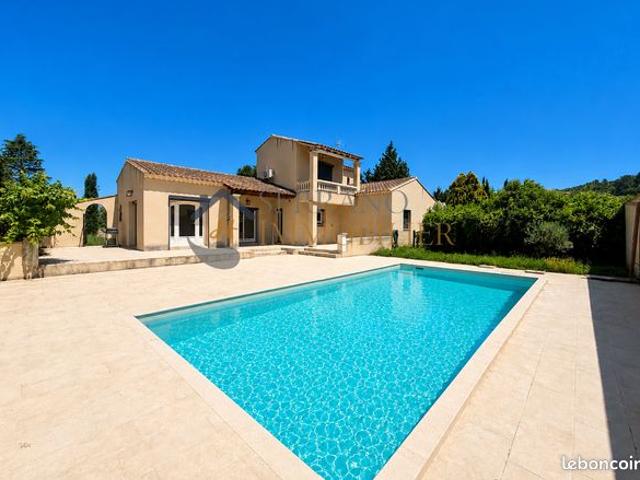 Propriété 8 pièces 150 m²