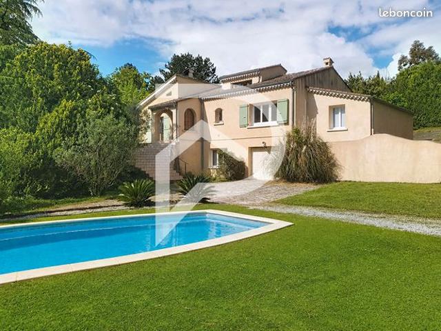 Propriété 8 pièces 150 m²