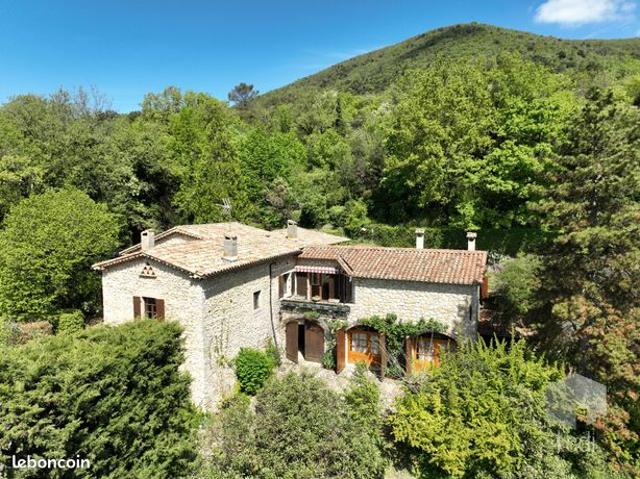 Propriété 8 pièces 150 m²
