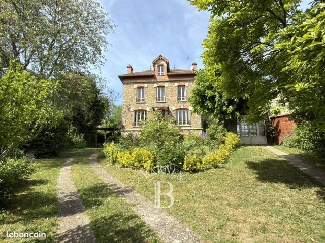 Propriété 8 pièces 153 m²