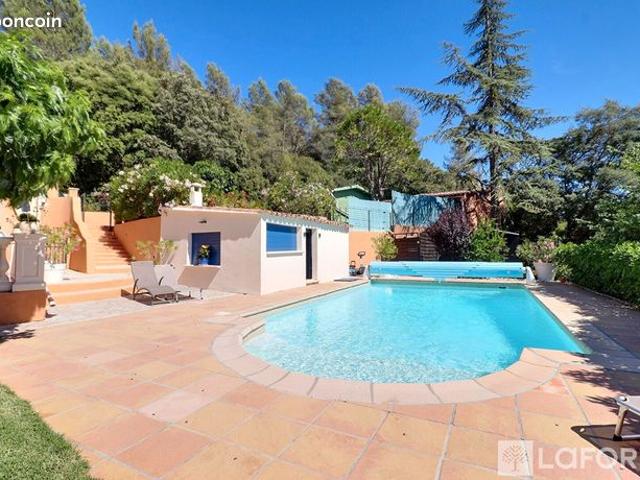Propriété 8 pièces 153 m²