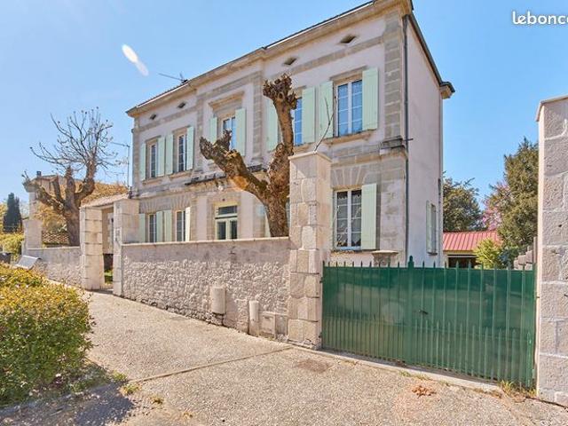Propriété 8 pièces 164 m²