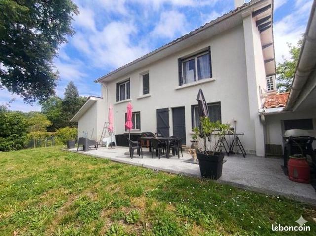 Propriété 8 pièces 167 m²