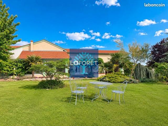 Propriété 8 pièces 160 m²