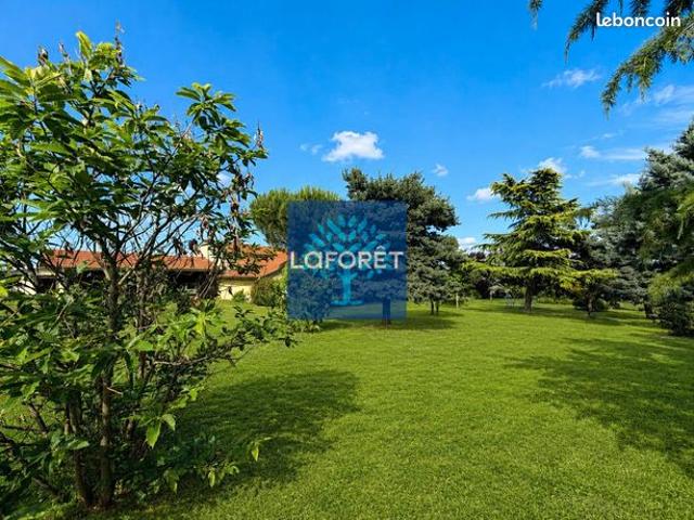 Propriété 8 pièces 160 m²