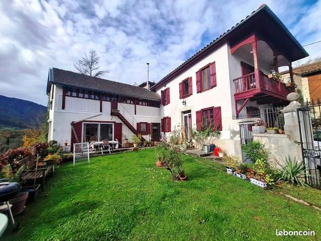 Propriété 8 pièces 162 m²