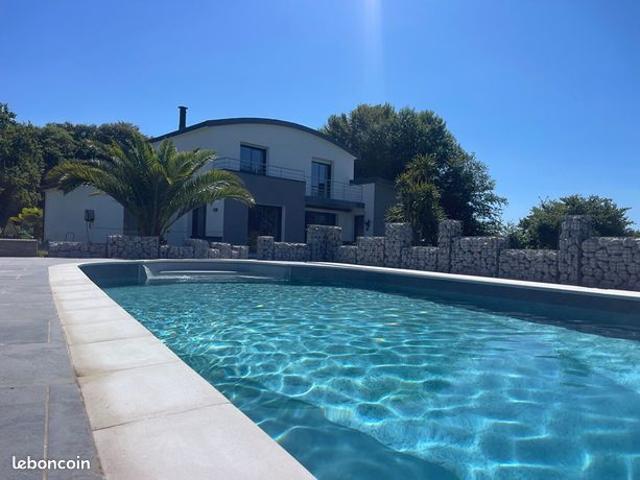Propriété 8 pièces 162 m²