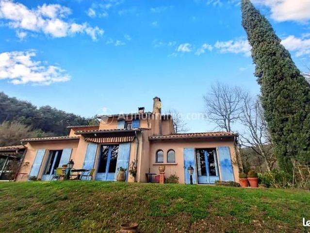 Propriété 8 pièces 174 m²
