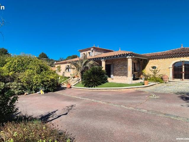 Propriété 8 pièces 176 m²