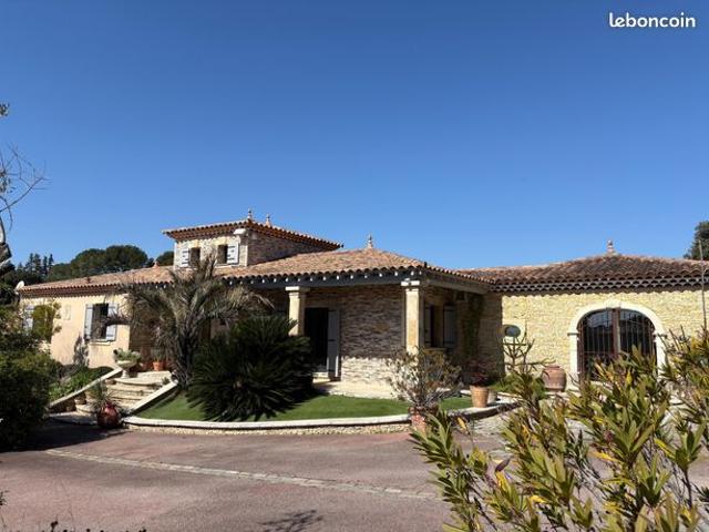 Propriété 8 pièces 176 m²