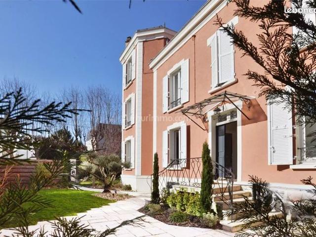 Propriété 8 pièces 179 m²