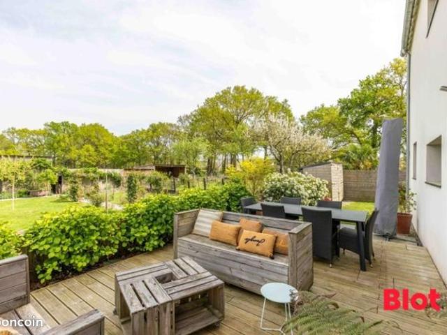 Propriété 8 pièces 179 m²