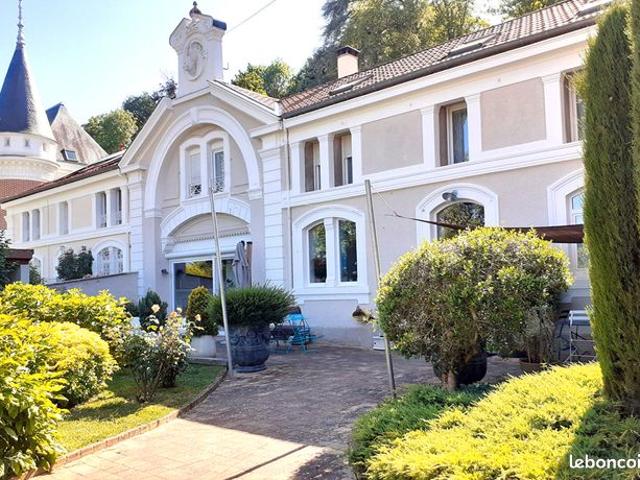 Propriété 8 pièces 171 m²
