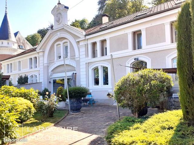 Propriété 8 pièces 171 m²