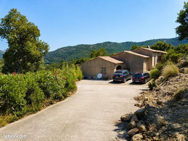 Propriété 8 pièces 171 m²