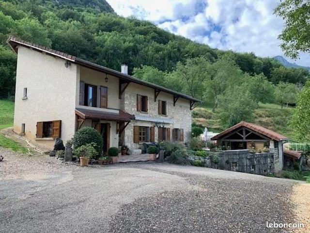Propriété 8 pièces 184 m²