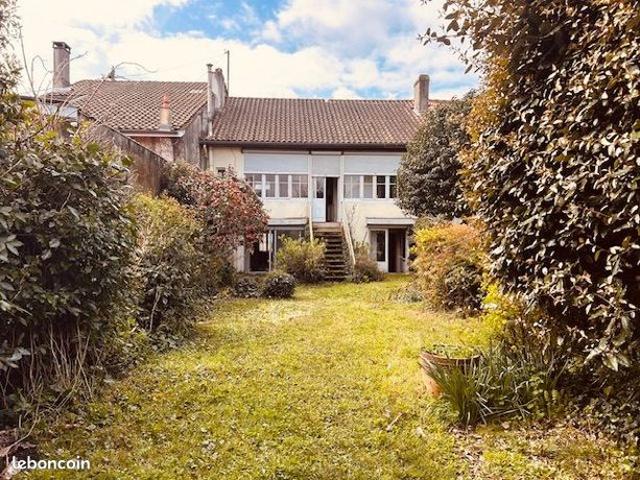 Propriété 8 pièces 184 m²