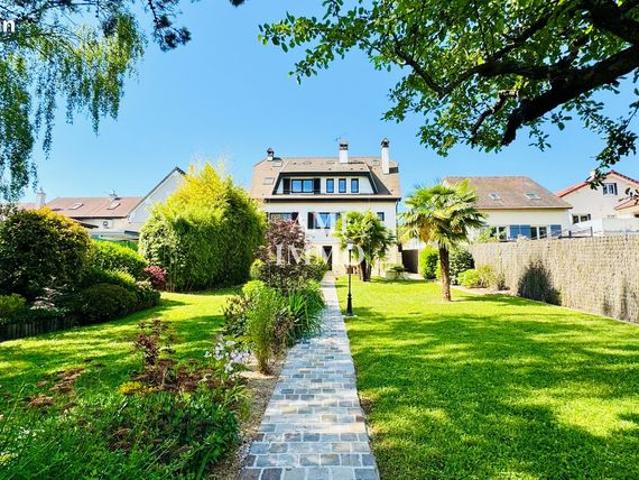 Propriété 8 pièces 185 m²