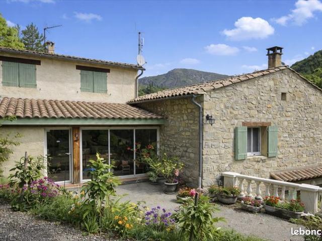Propriété 8 pièces 186 m²