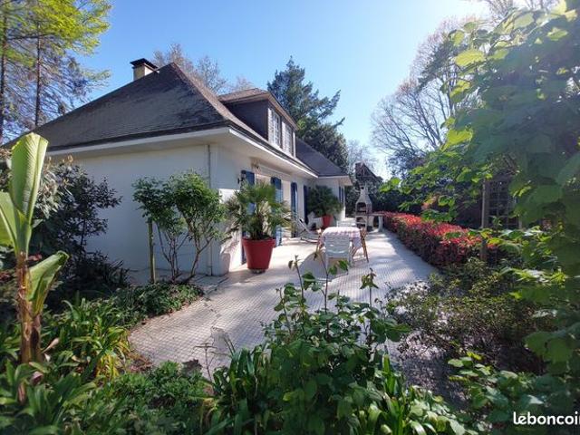 Propriété 8 pièces 188 m²