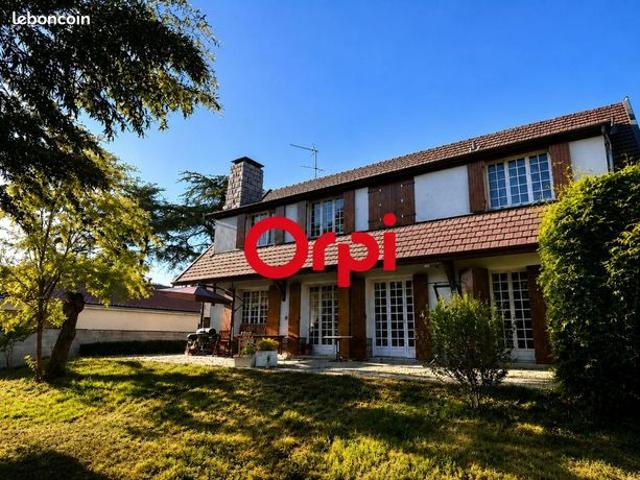 Propriété 8 pièces 180 m²