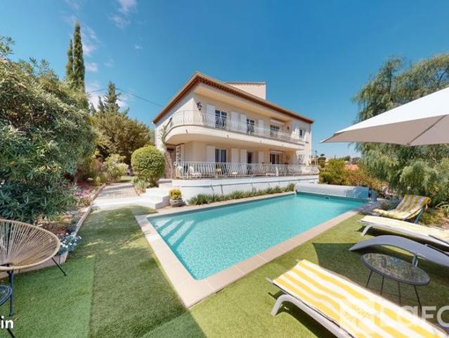 Propriété 8 pièces 180 m²