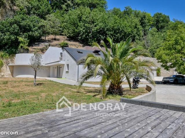 Propriété 8 pièces 181 m²