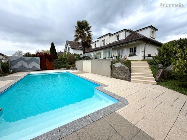 Propriété 8 pièces 181 m²