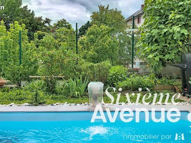 Propriété 8 pièces 181 m²