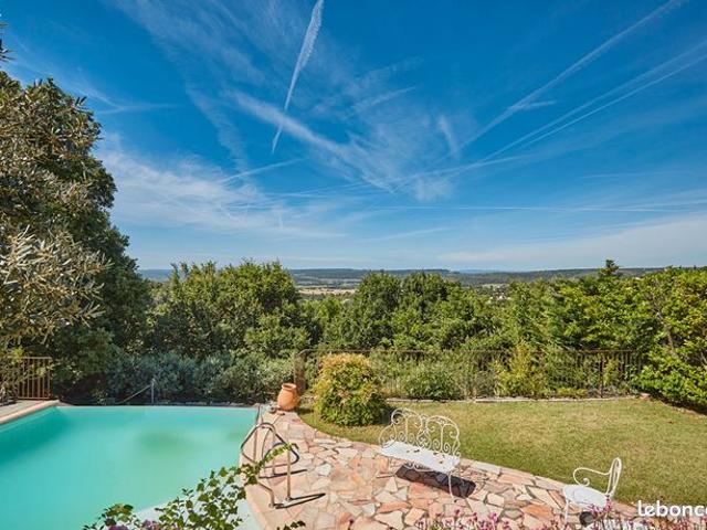 Propriété 8 pièces 181 m²