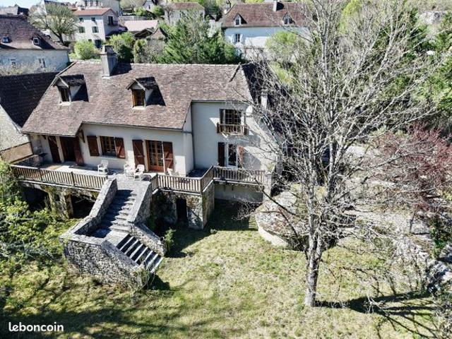 Propriété 8 pièces 181 m²