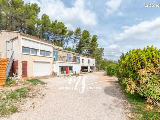 Propriété 8 pièces 181 m²